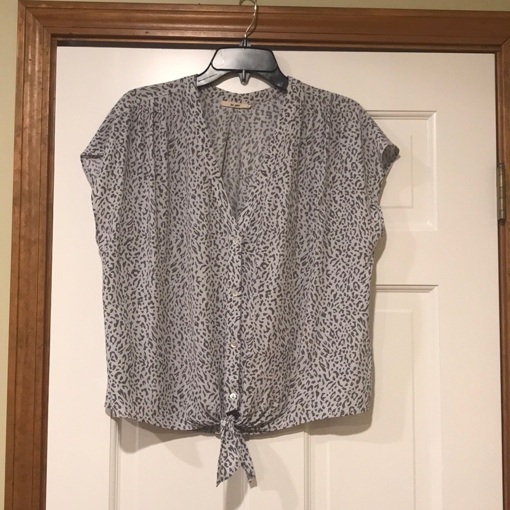 Adorable gray top